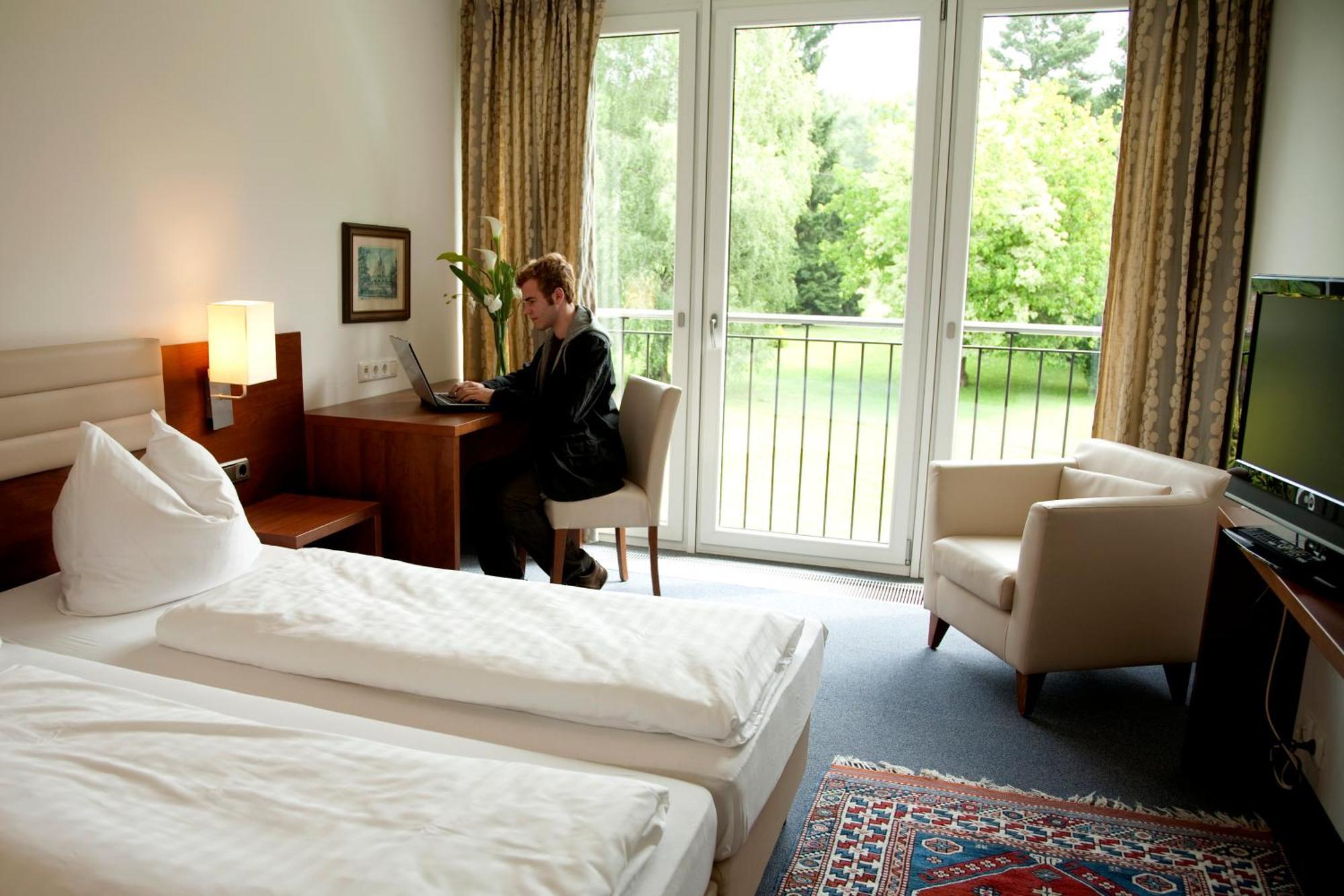 לאונדינג Hotel Alhartinger Hof מראה חיצוני תמונה