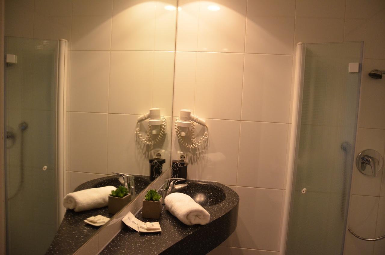 לאונדינג Hotel Alhartinger Hof מראה חיצוני תמונה